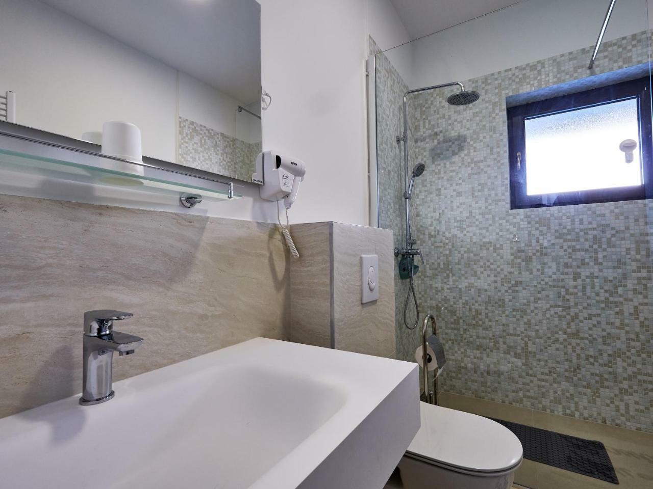 Eva Rooms & Studio Apartment Karlovac Ngoại thất bức ảnh