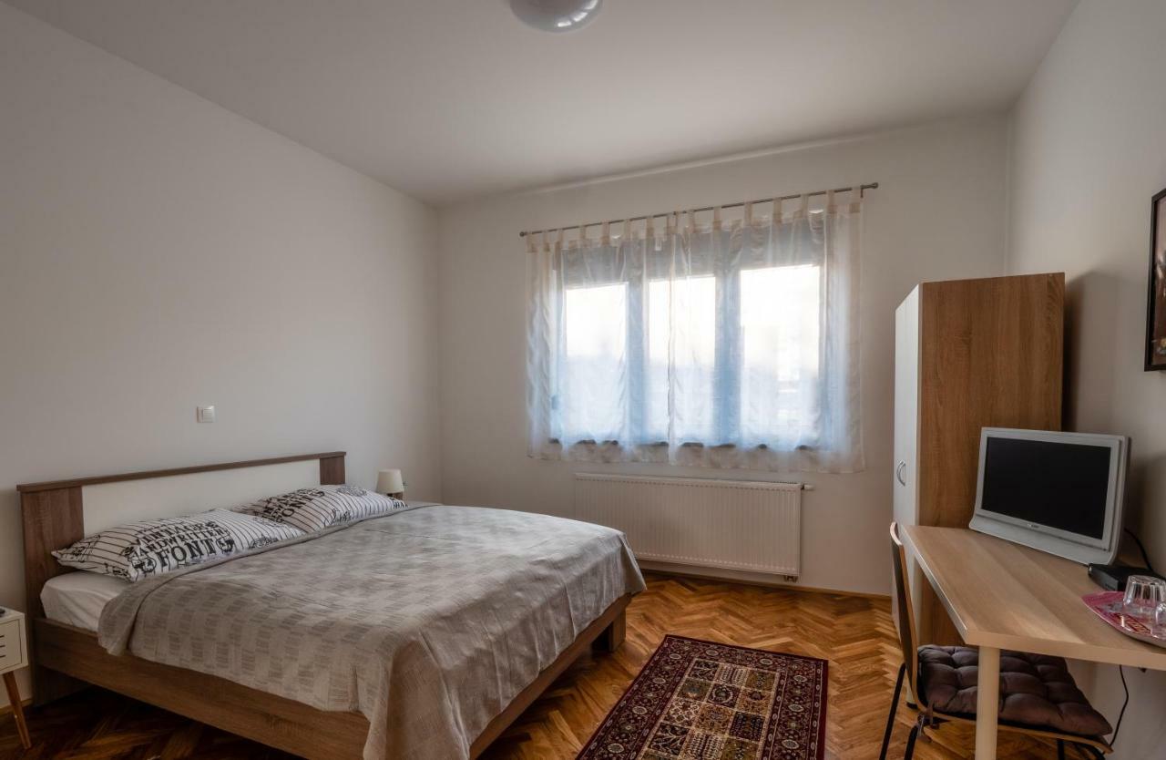 Eva Rooms & Studio Apartment Karlovac Ngoại thất bức ảnh